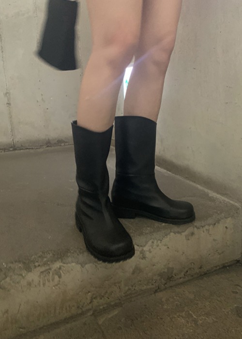 Black Wide Mid Boots